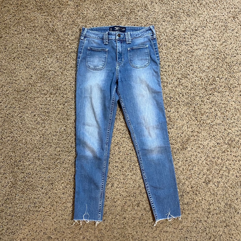 HOLLISTER HIGH RISE CROPPED JEANS